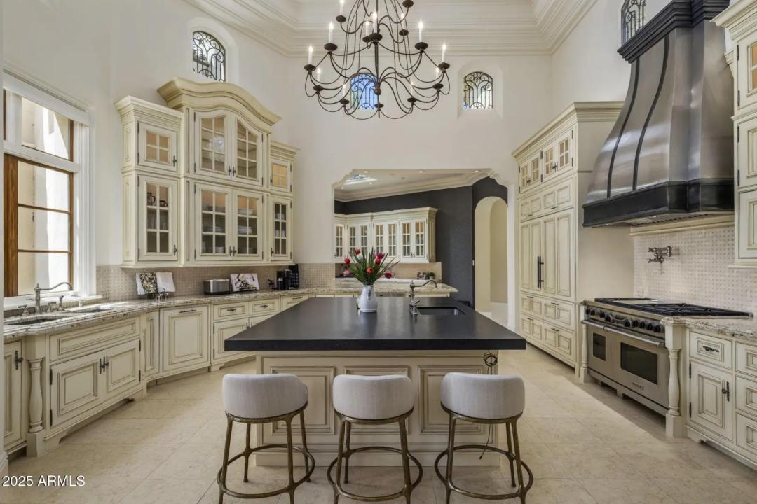 Real Estate Picture 12