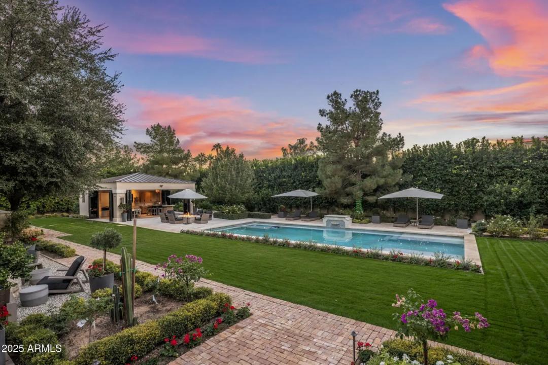 Real Estate Picture 11