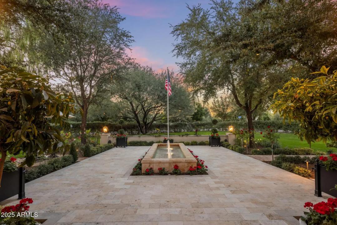 Real Estate Picture 7