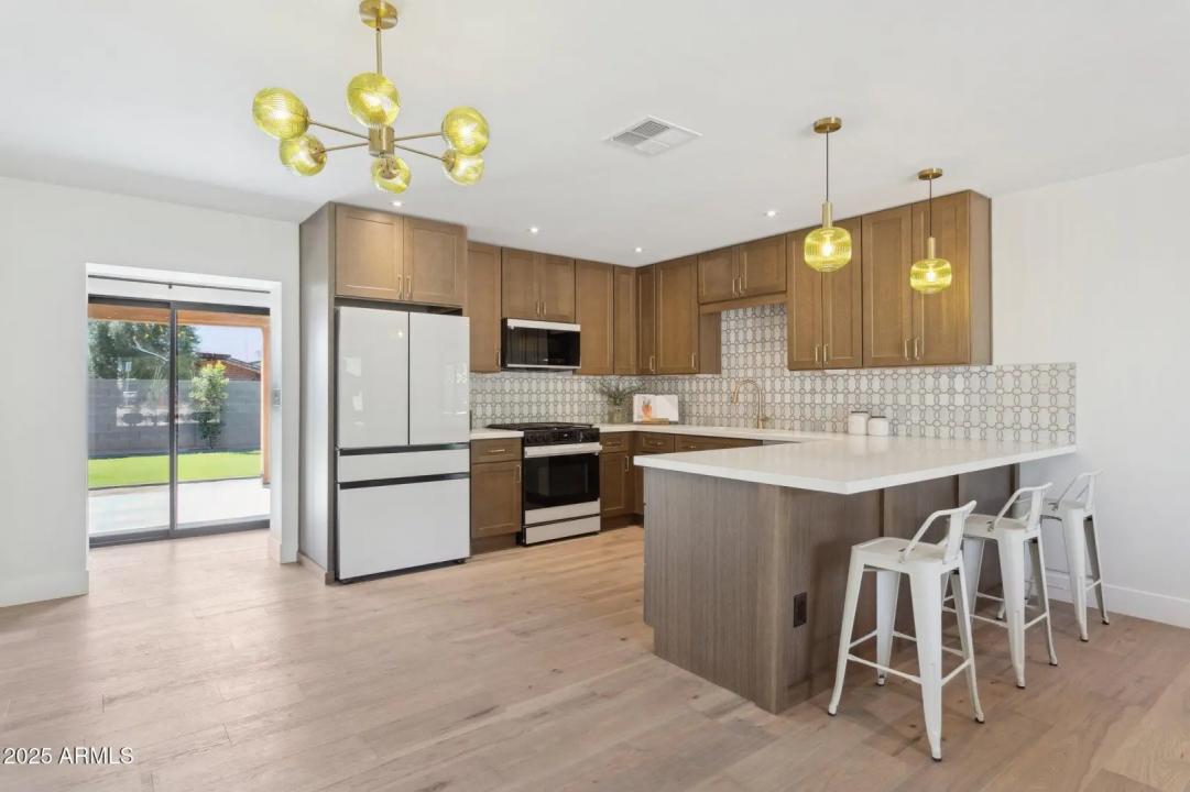 Real Estate Picture 5