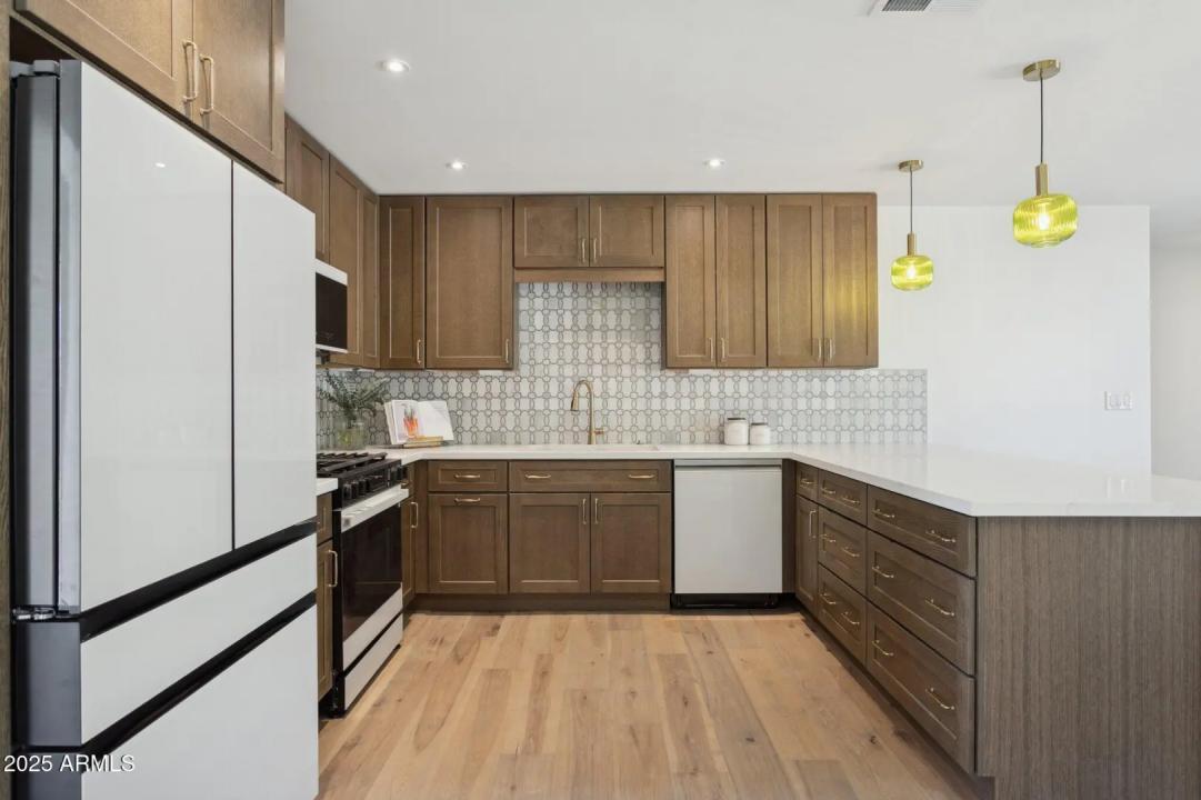 Real Estate Picture 6