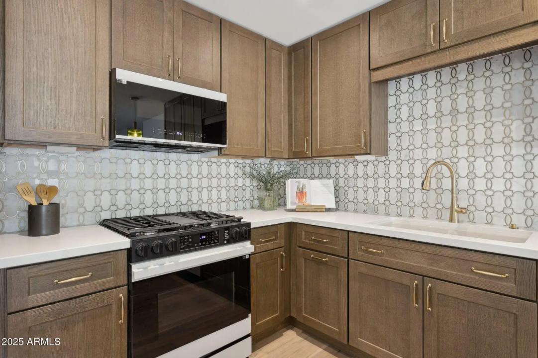 Real Estate Picture 7