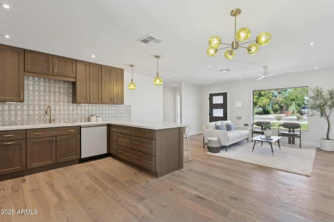 Real Estate Picture 8