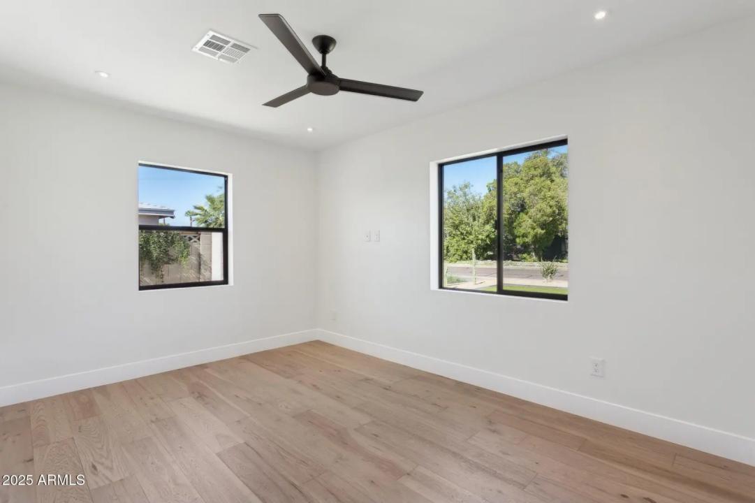 Real Estate Picture 9