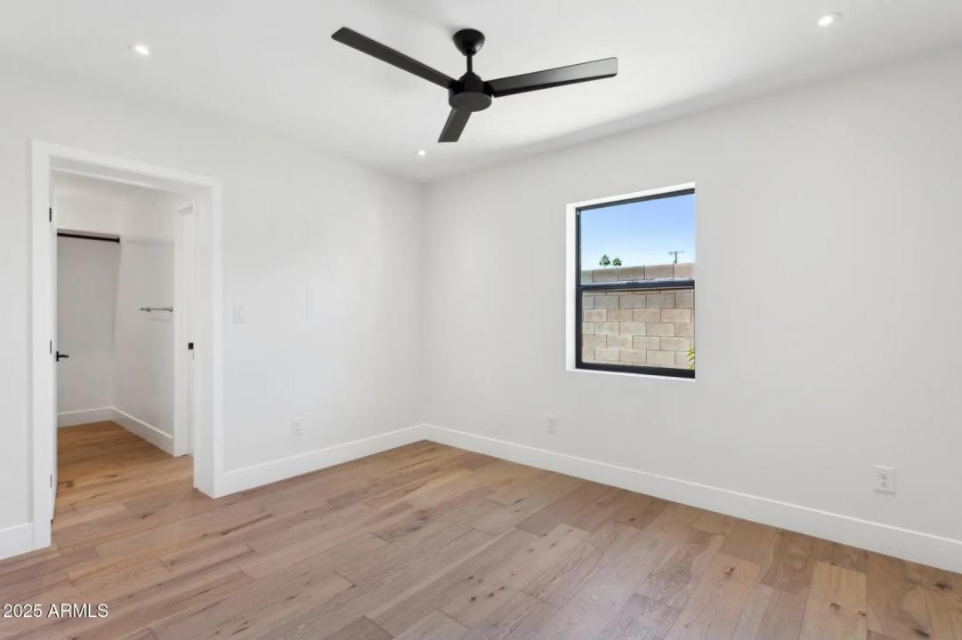 Real Estate Picture 12