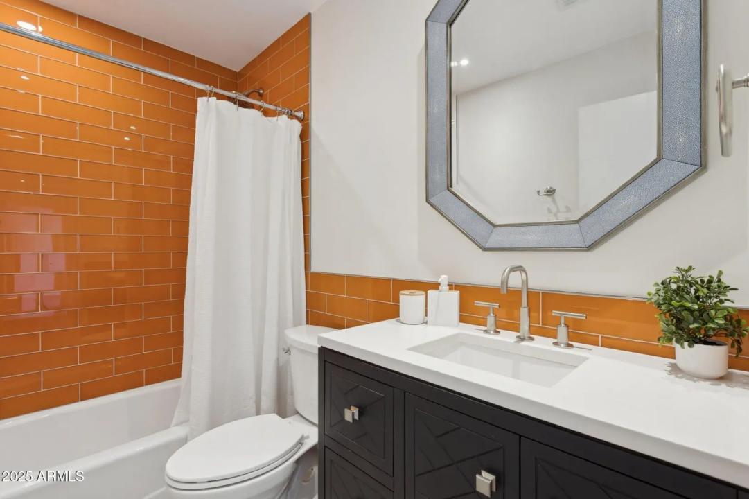 Real Estate Picture 11