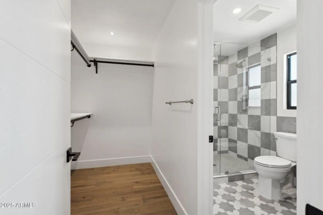 Real Estate Picture 14