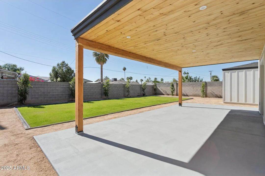 Real Estate Picture 17