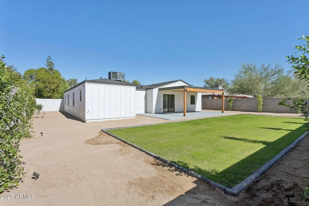 Real Estate Picture 18