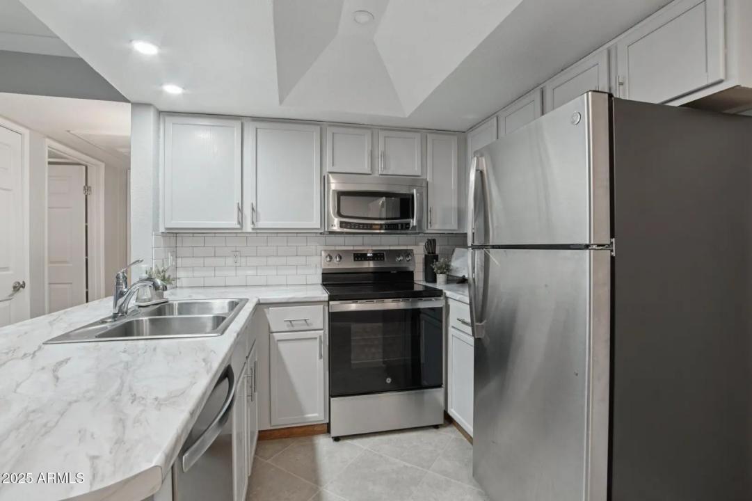 Real Estate Picture 4