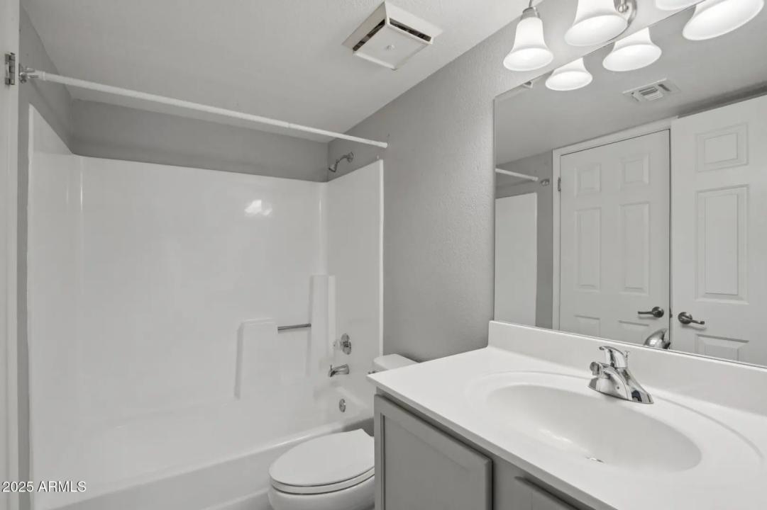 Real Estate Picture 14