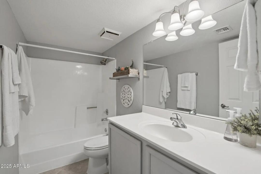 Real Estate Picture 11