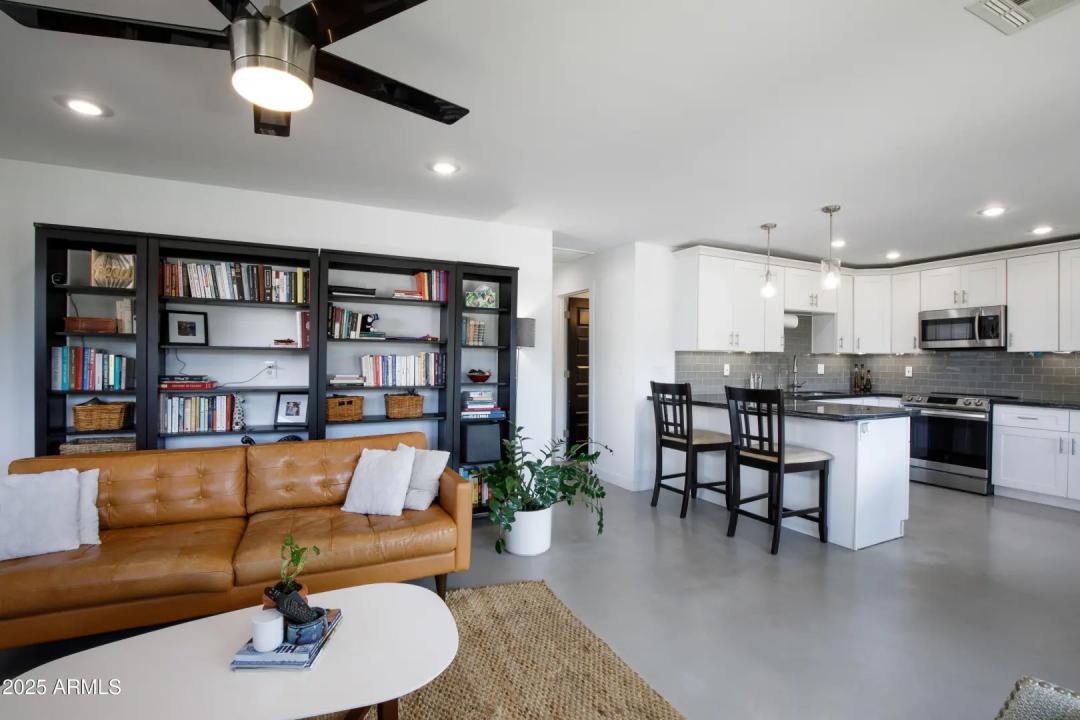 Real Estate Picture 3