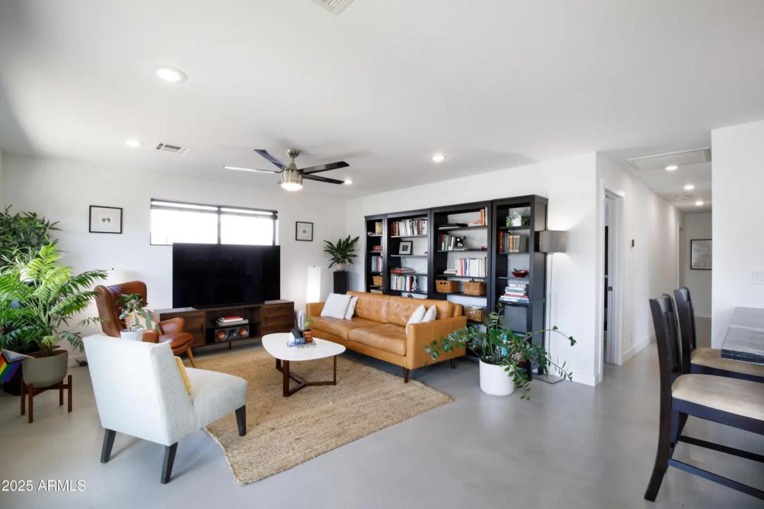 Real Estate Picture 6