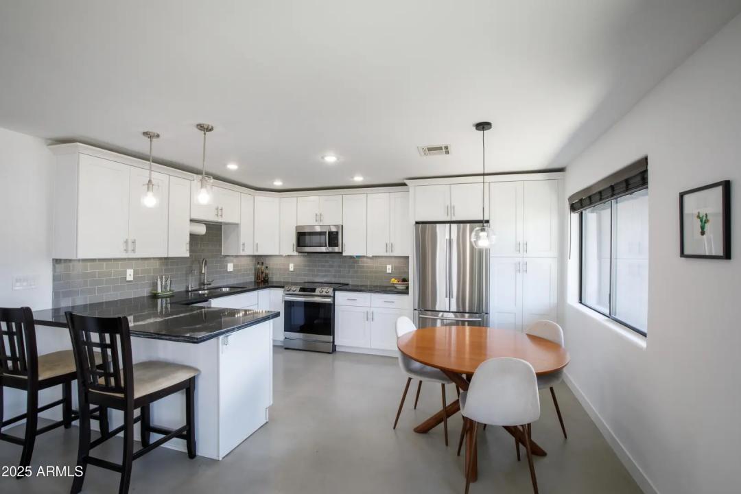 Real Estate Picture 7