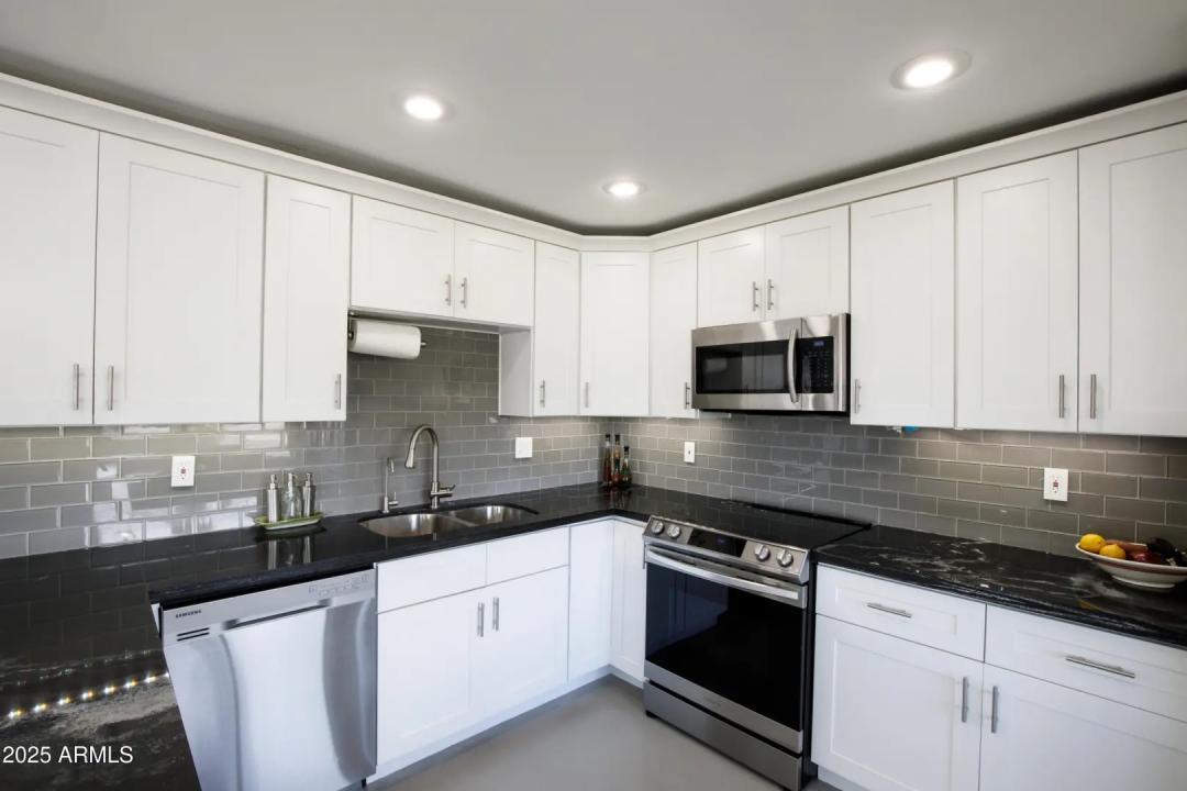 Real Estate Picture 8