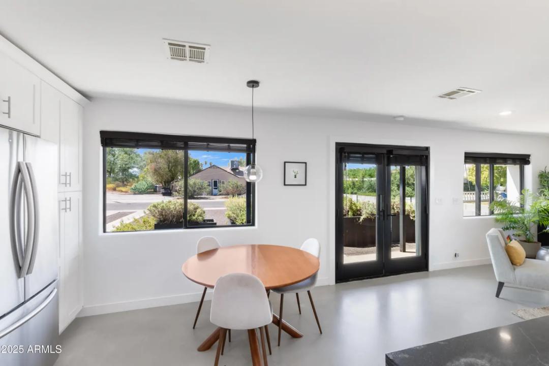 Real Estate Picture 9