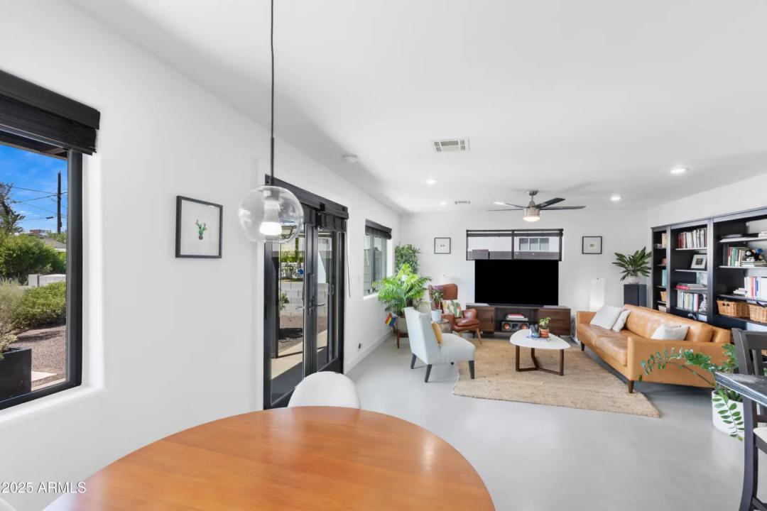 Real Estate Picture 10