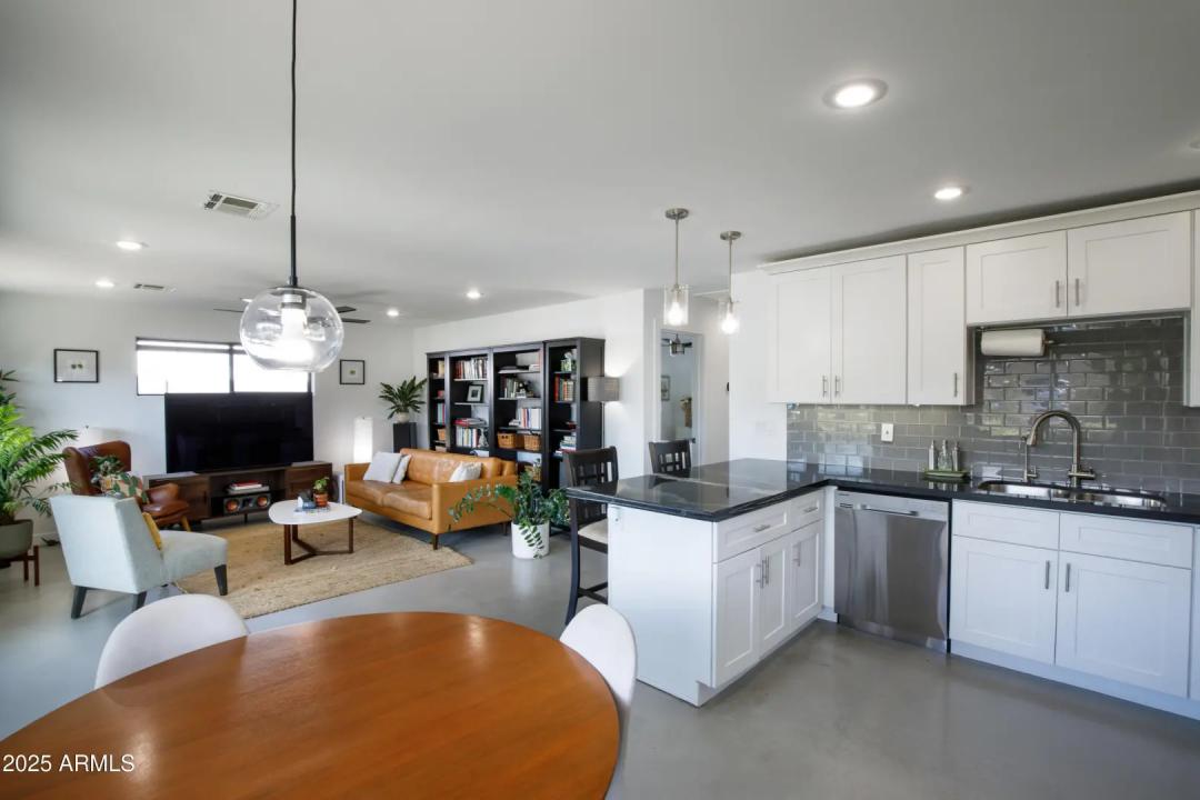 Real Estate Picture 11