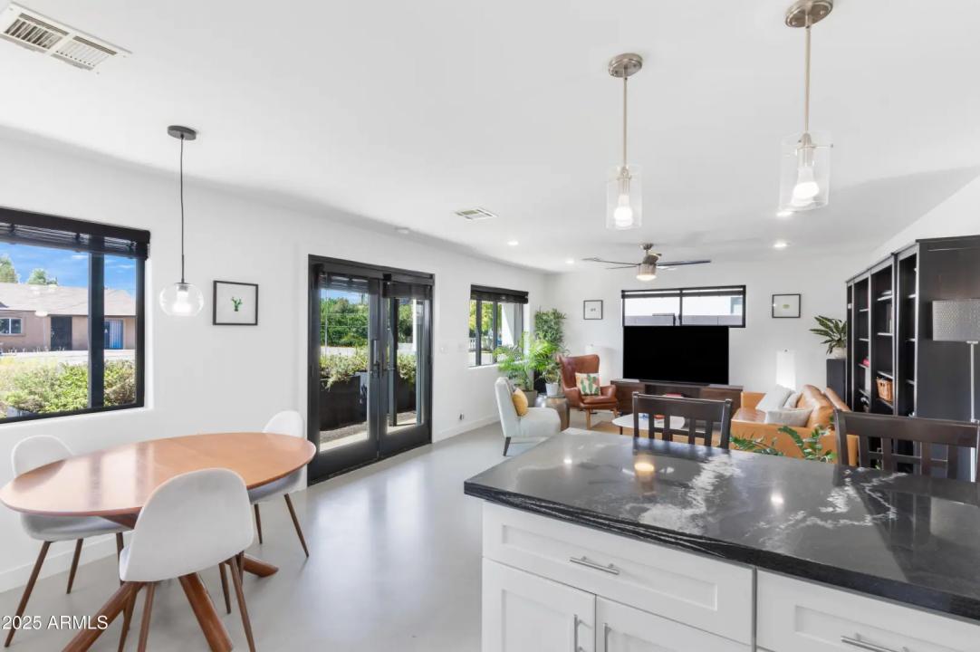 Real Estate Picture 12