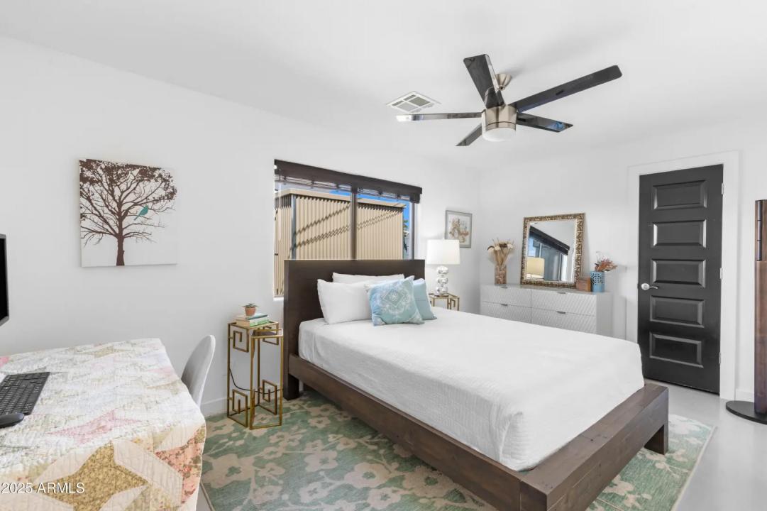 Real Estate Picture 24