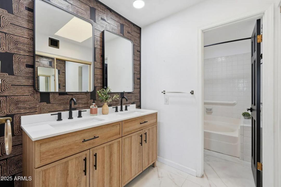 Real Estate Picture 8