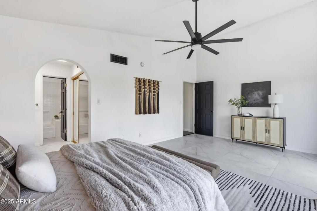 Real Estate Picture 24