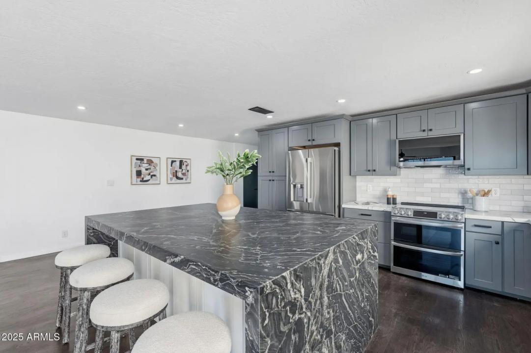 Real Estate Picture 5