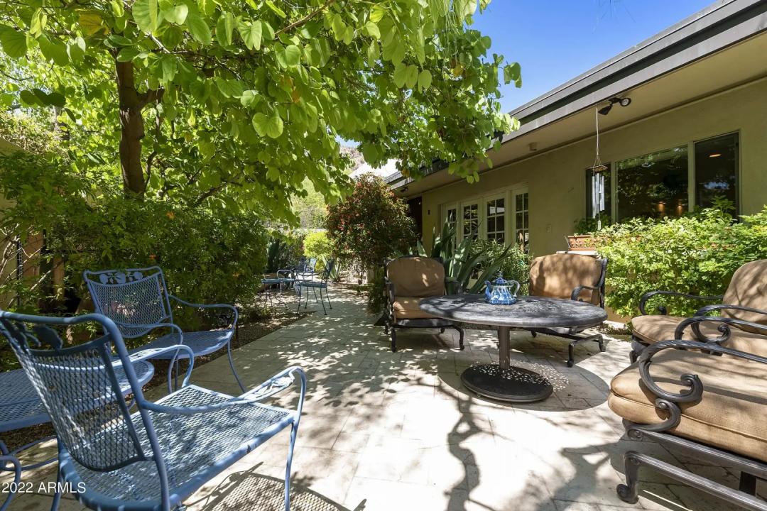 Real Estate Picture 14