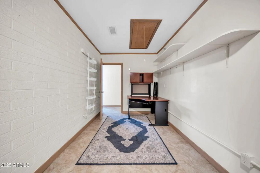 Real Estate Picture 23