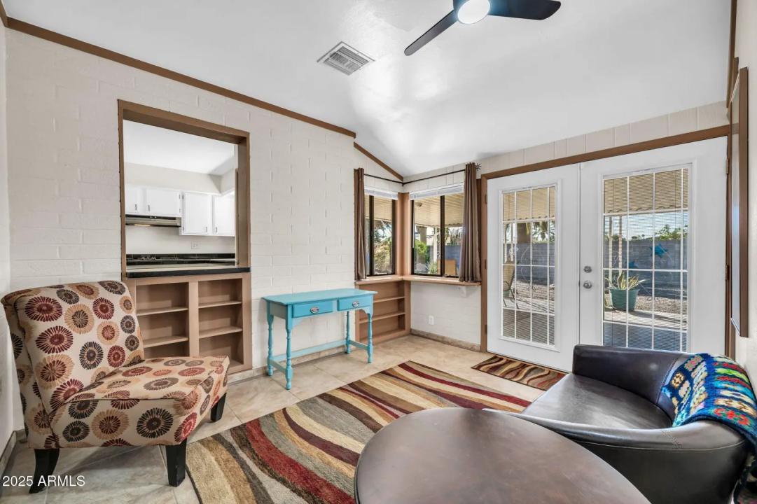 Real Estate Picture 11