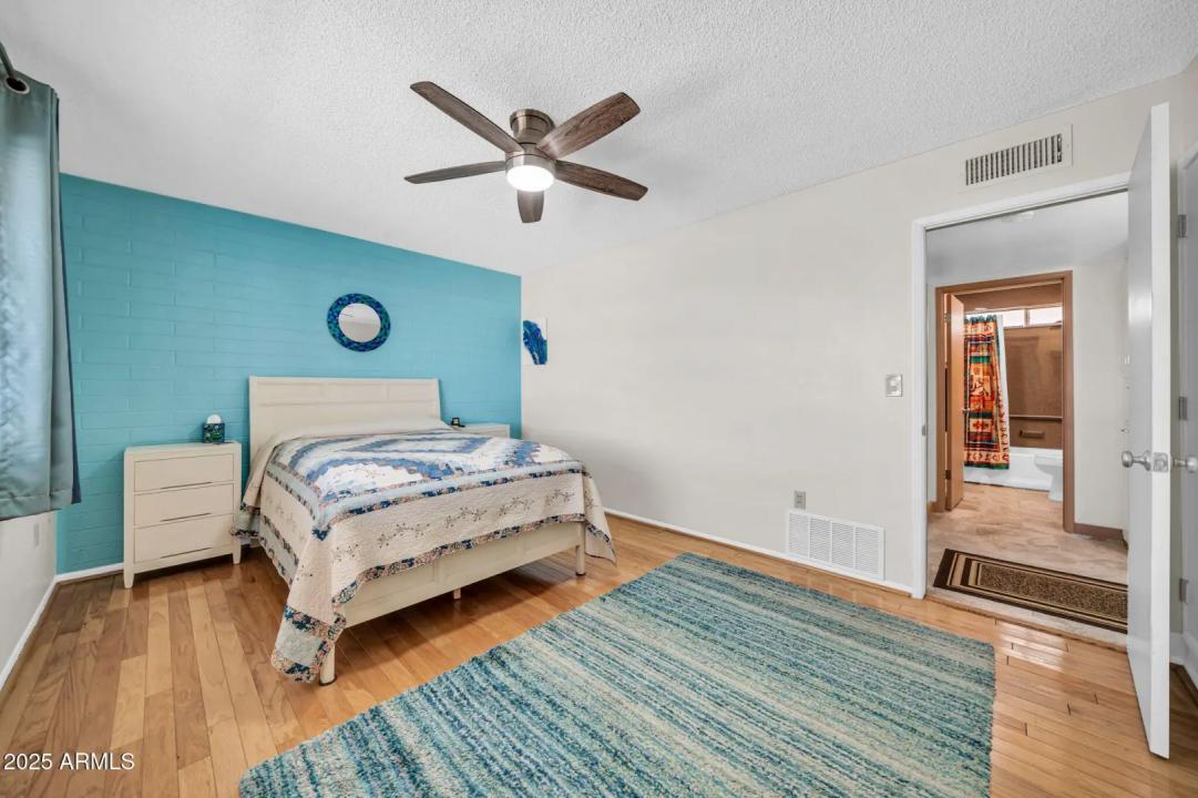 Real Estate Picture 15