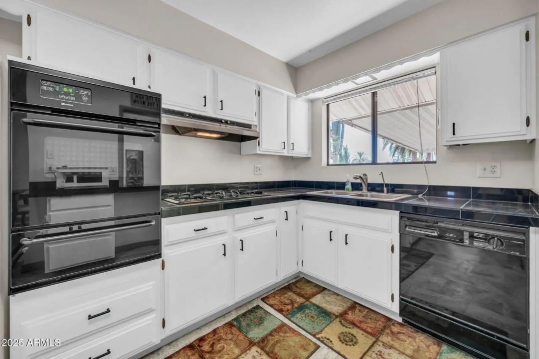 Real Estate Picture 4