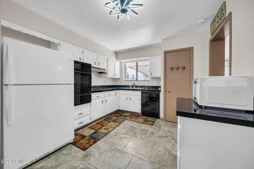 Real Estate Picture 5