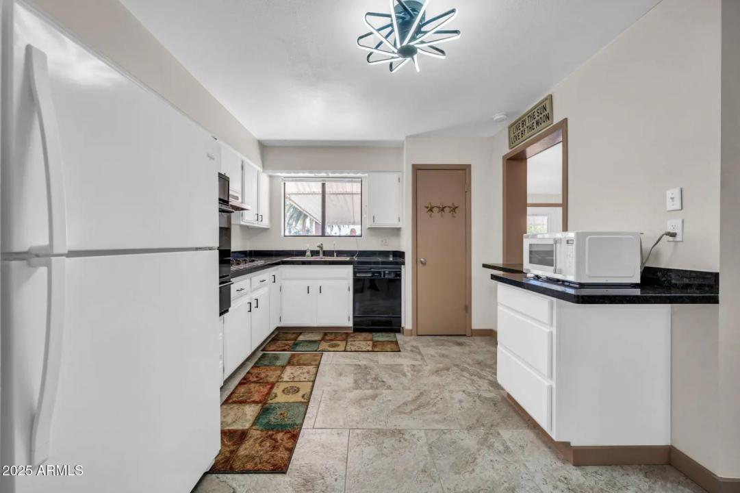 Real Estate Picture 3