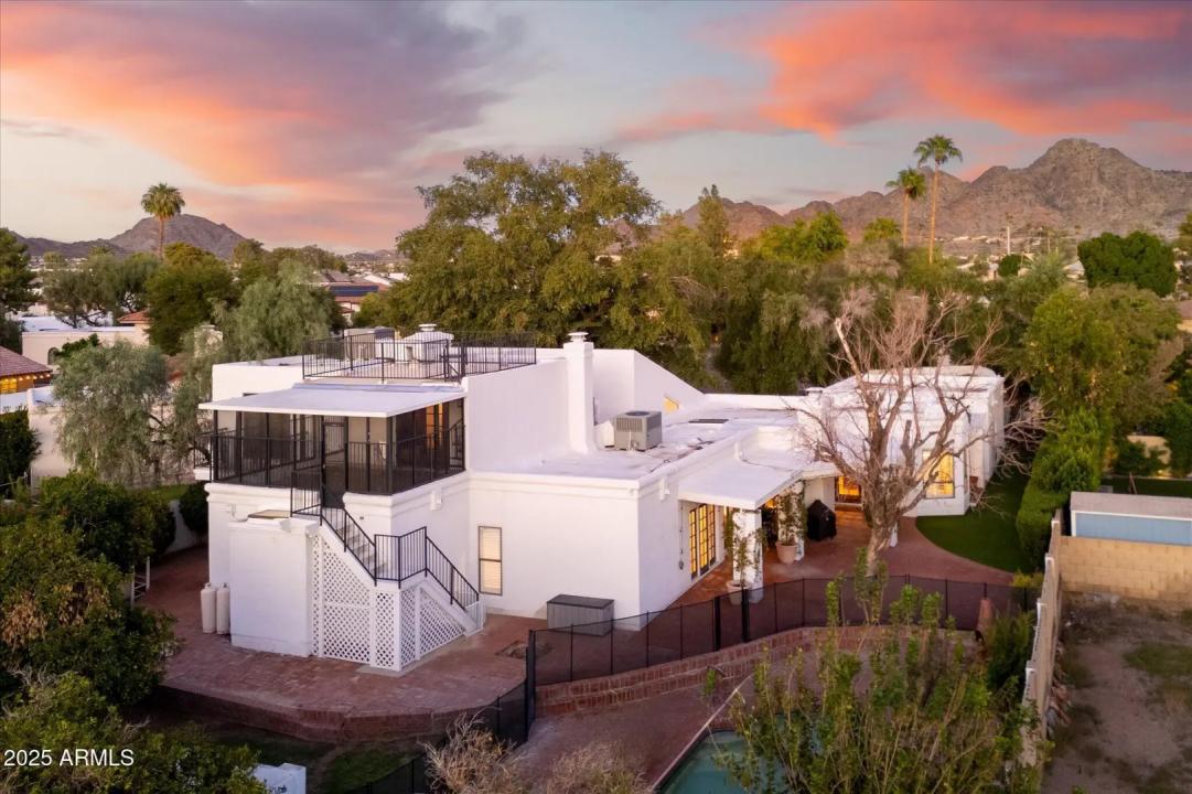 Real Estate Picture 3