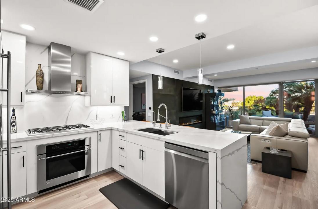 Real Estate Picture 25