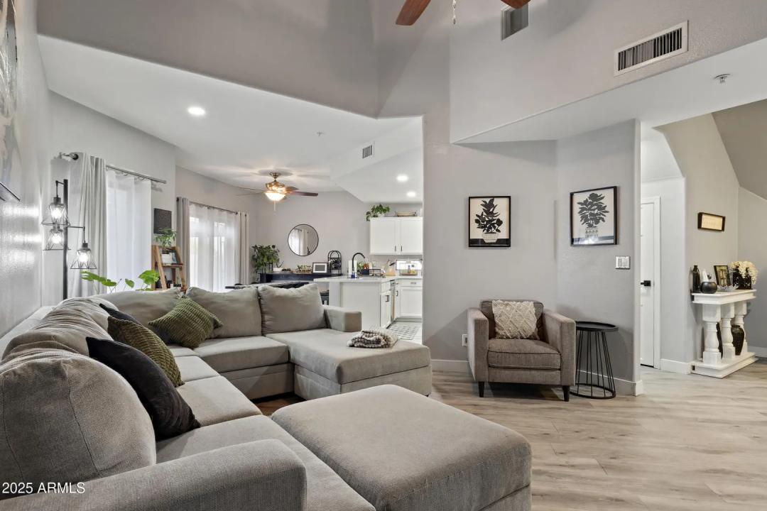 Real Estate Picture 8