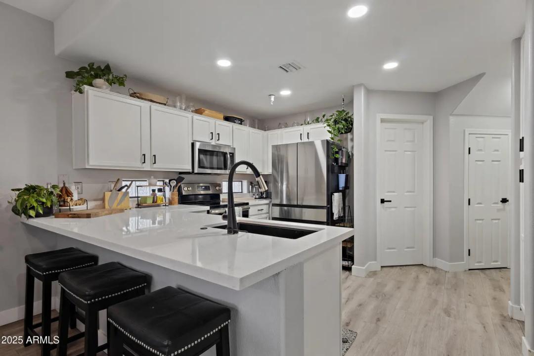 Real Estate Picture 11