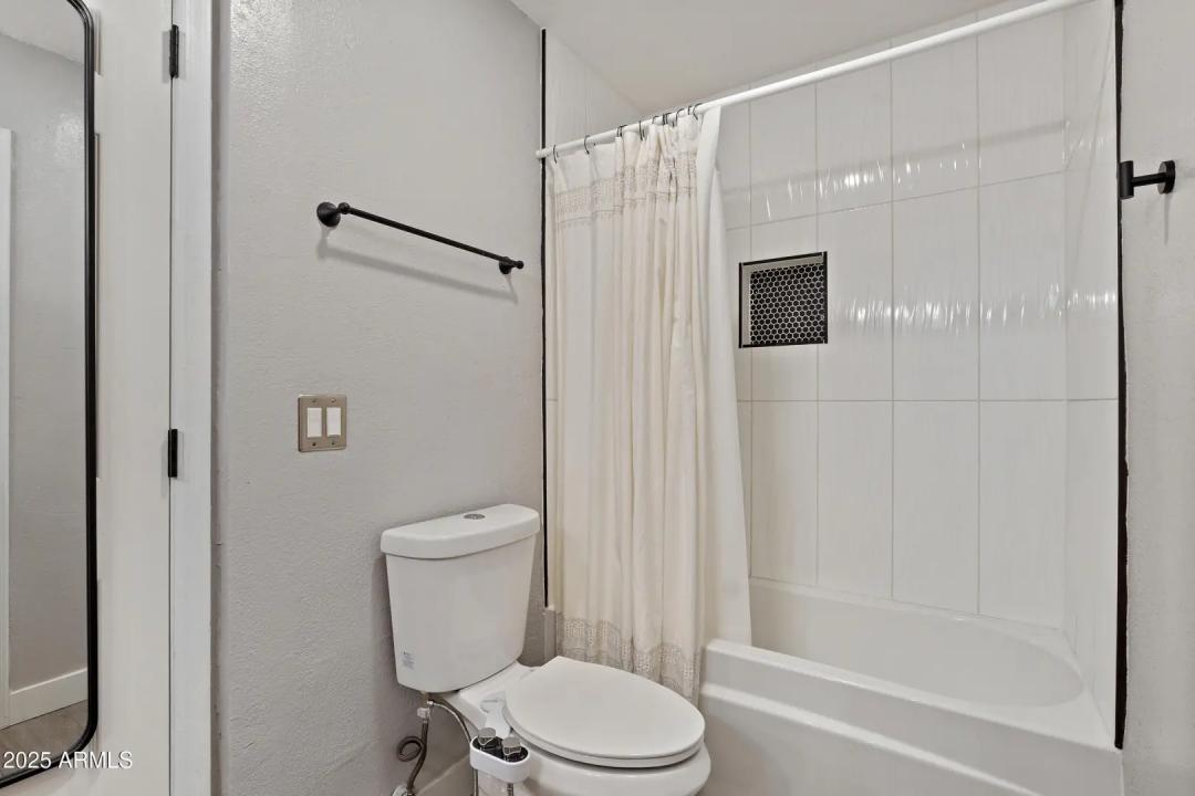 Real Estate Picture 30
