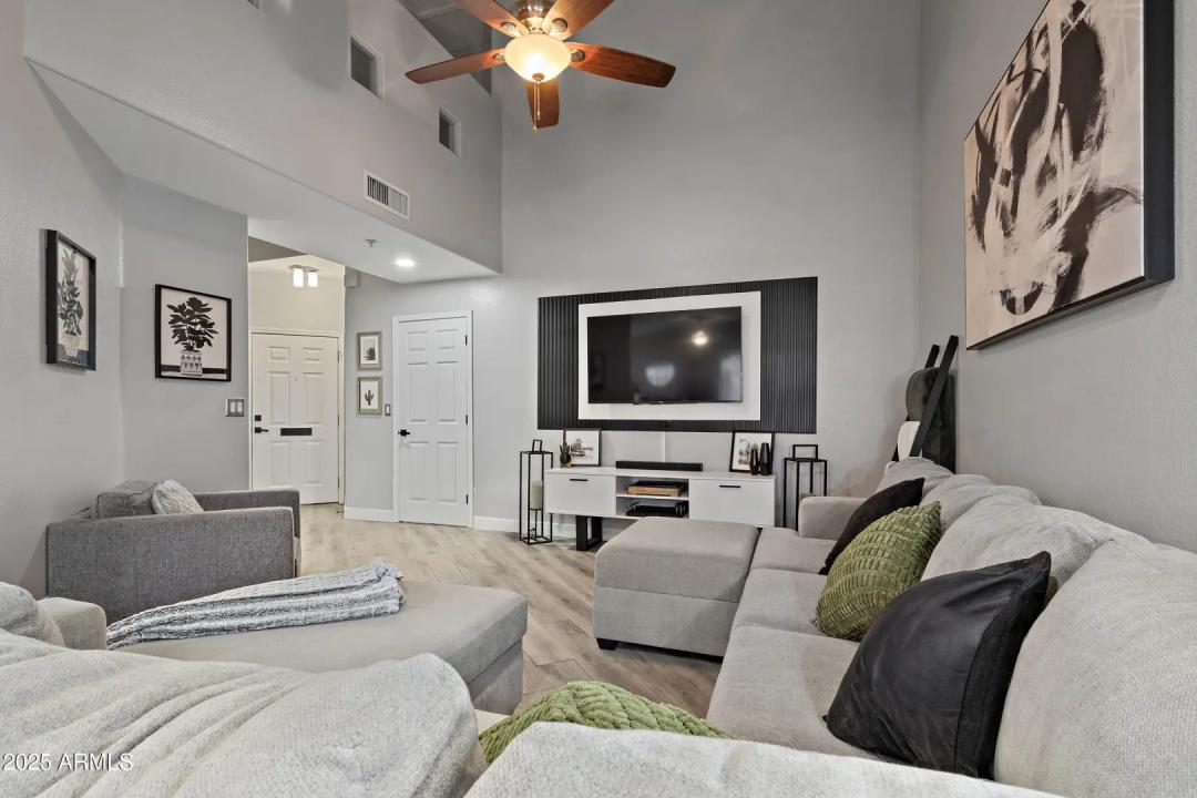 Real Estate Picture 7