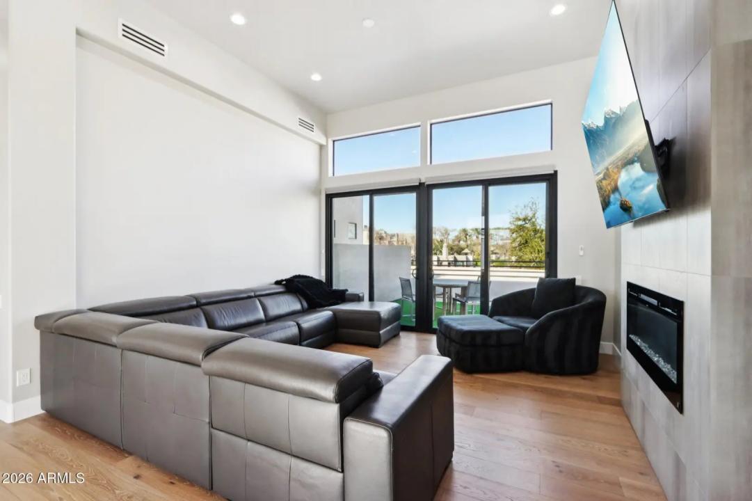 Real Estate Picture 8