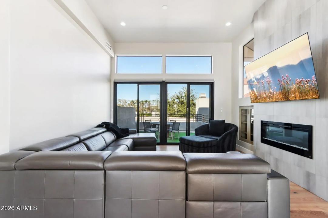 Real Estate Picture 9