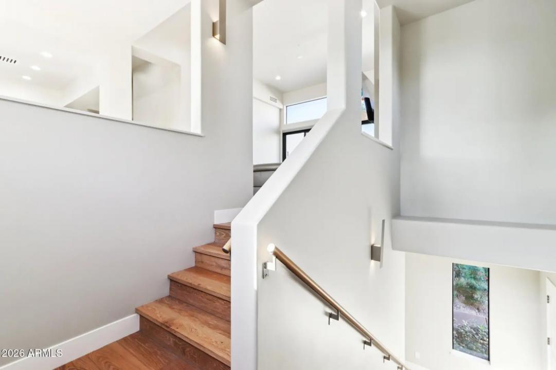 Real Estate Picture 6