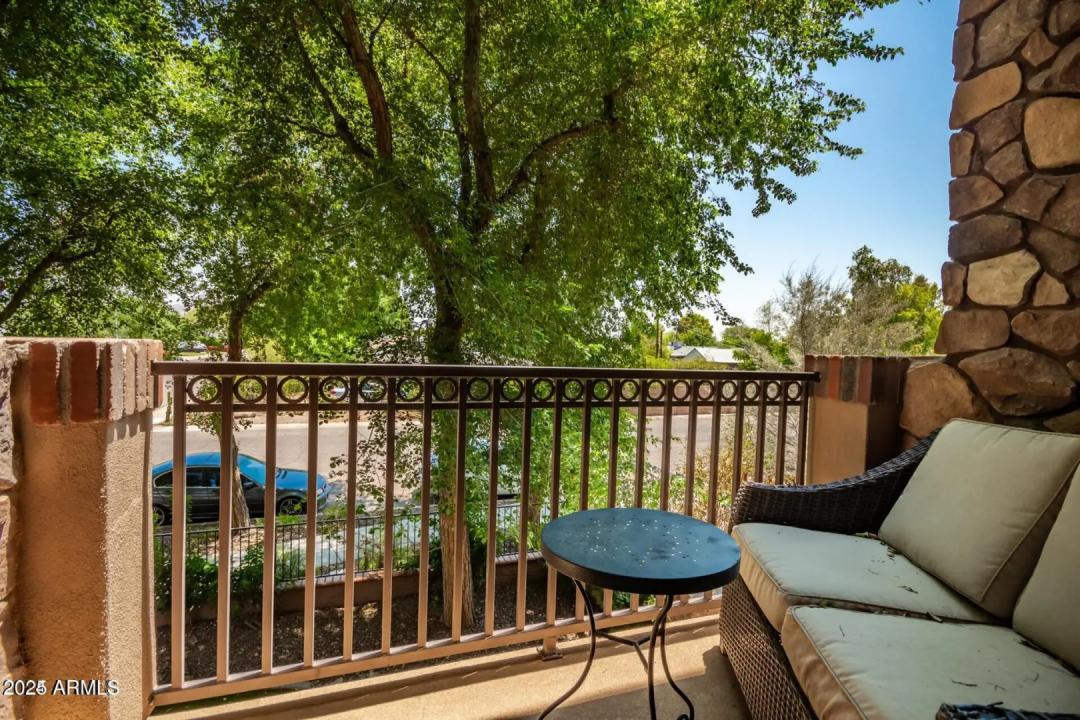 Real Estate Picture 12