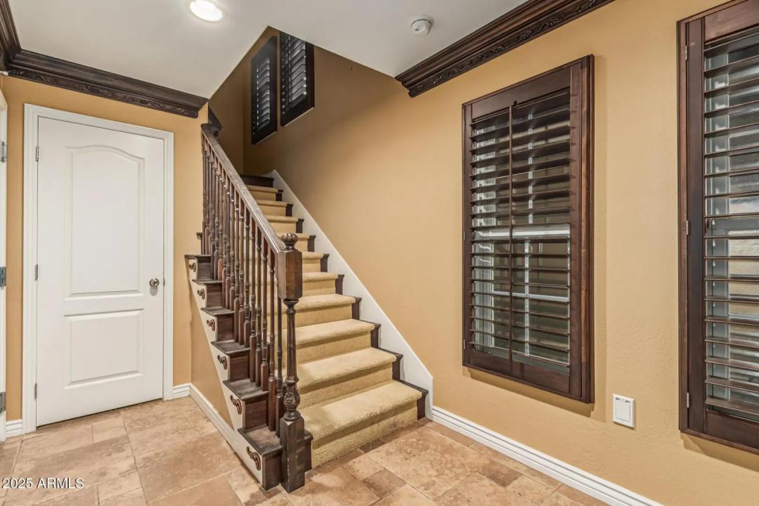 Real Estate Picture 3