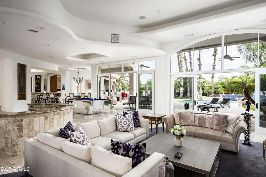 Real Estate Picture 7