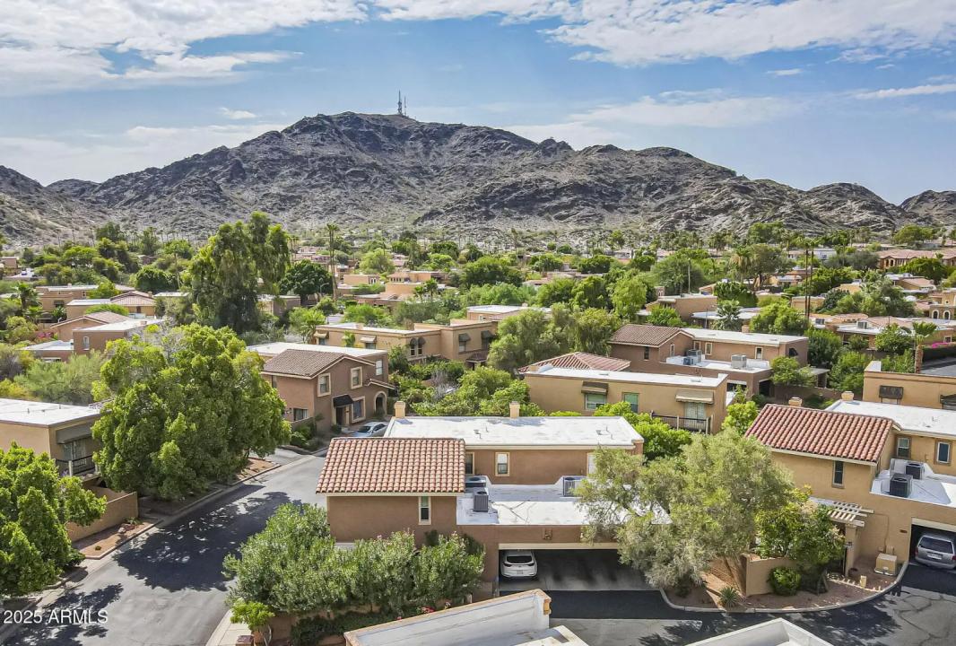 Real Estate Picture 4