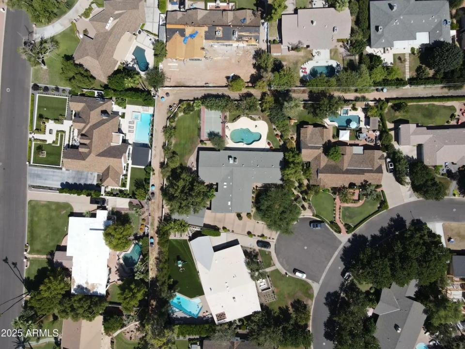 Real Estate Picture 3