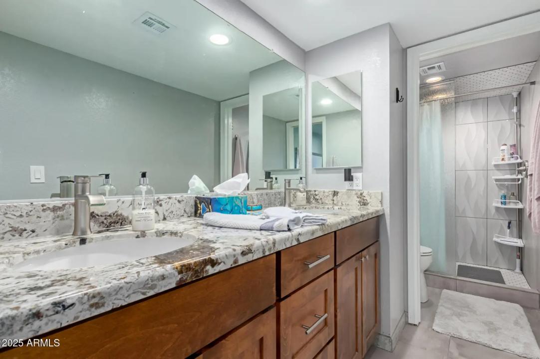 Real Estate Picture 16